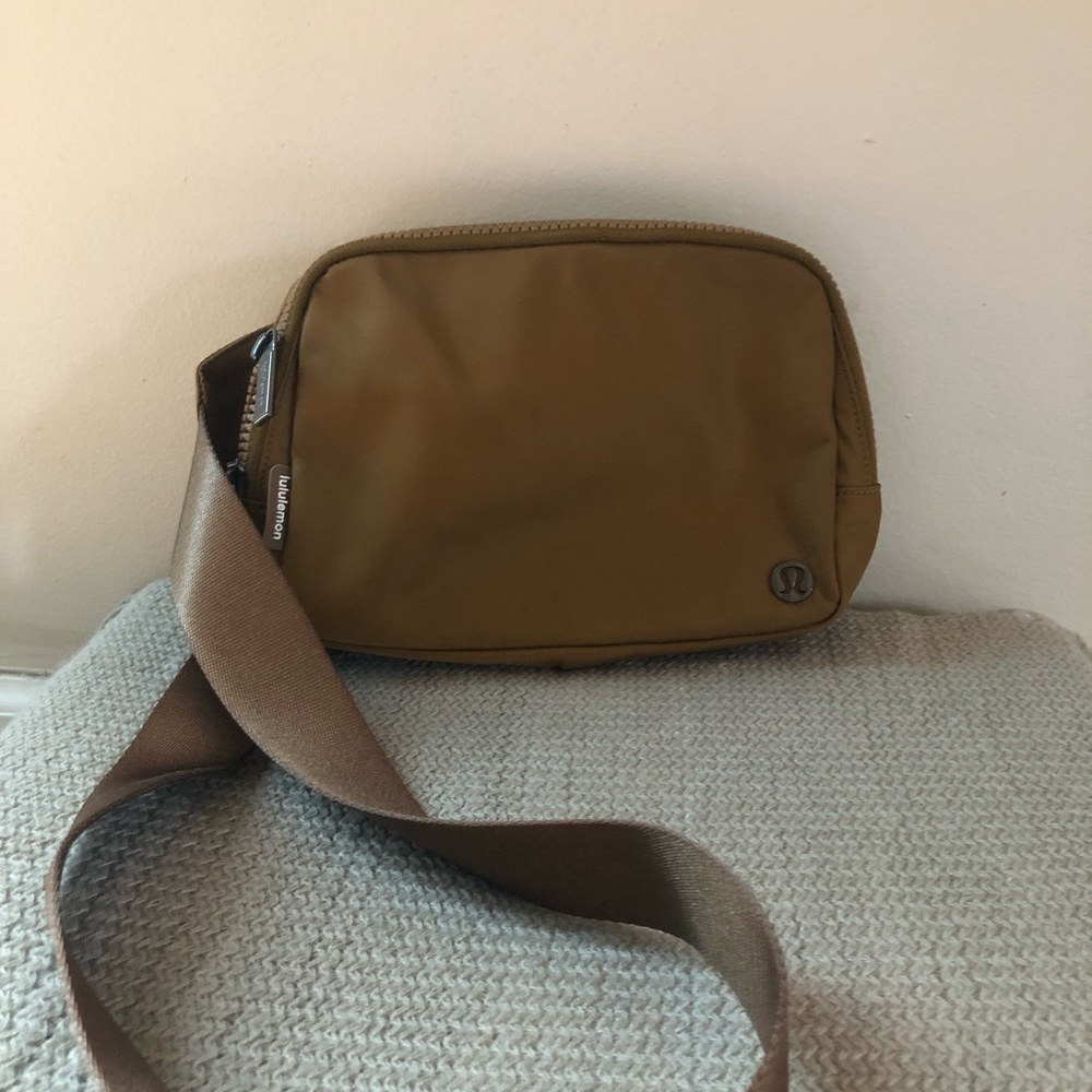 Lululemon BELT BAG! Never used w/o tags